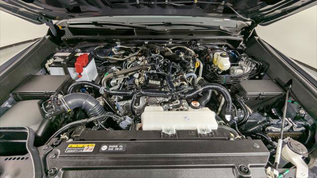 Used 2025 Toyota 4Runner SR5 AWD/4WD image 30