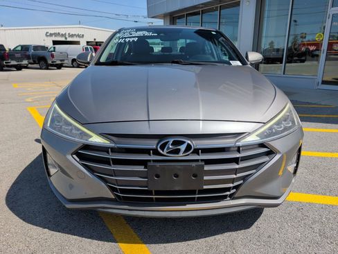 Used 2020 Hyundai Elantra Limited w/ Cargo Package (C1) FWD image 2
