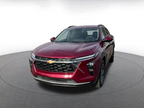 Used 2025 Chevrolet Trax LT image 7