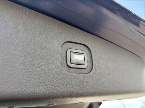 Used 2017 Chevrolet Equinox Premier w/ Enhanced Convenience Package FWD image 11