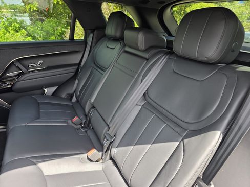 New 2026 Land Rover Range Rover Sport Dynamic SE AWD/4WD image 13