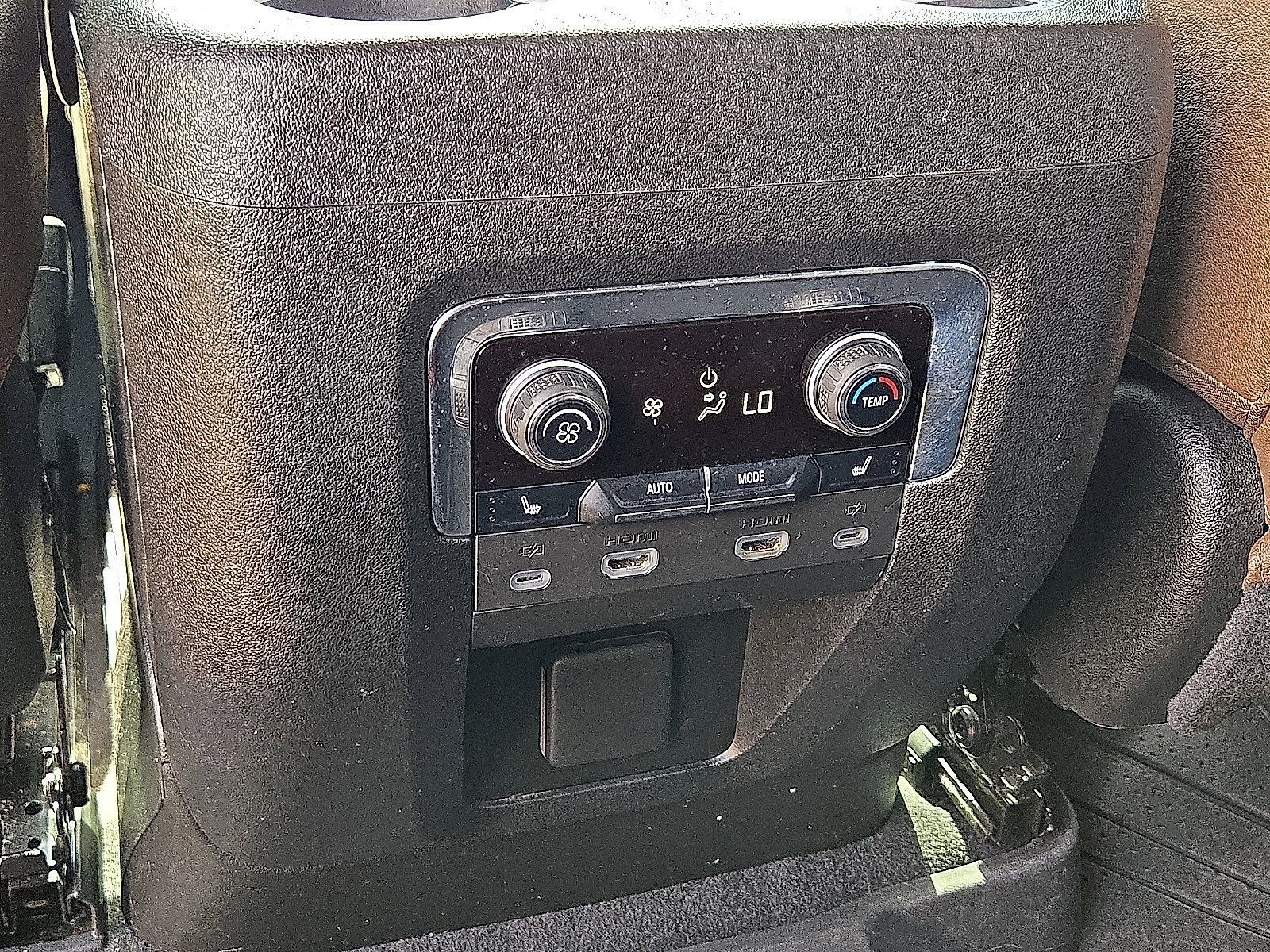 Used 2023 Chevrolet Suburban High Country AWD/4WD image 17