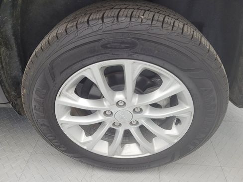 Used 2021 Jeep Cherokee Latitude w/ Mobile Office Group image 31