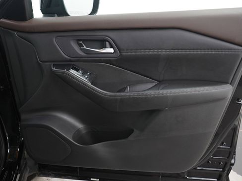 Used 2023 Nissan Rogue SV w/ SV Premium B Package FWD image 12