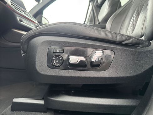 Used 2019 BMW X5 xDrive50i w/ M Sport Package AWD/4WD image 19