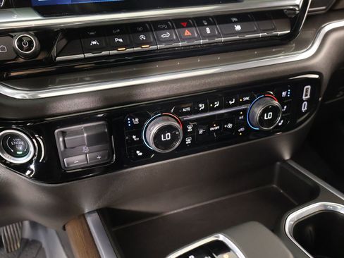 Used 2024 Chevrolet Silverado 1500 High Country w/ High Country Premium Package AWD/4WD image 7