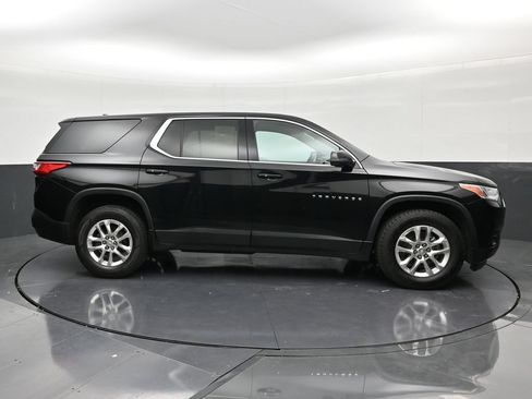 Used 2021 Chevrolet Traverse LS FWD image 6