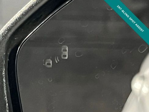 Used 2020 Ford Explorer XLT image 25