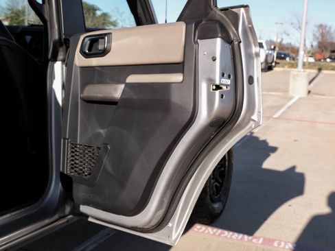 Used 2022 Ford Bronco Wildtrak image 44