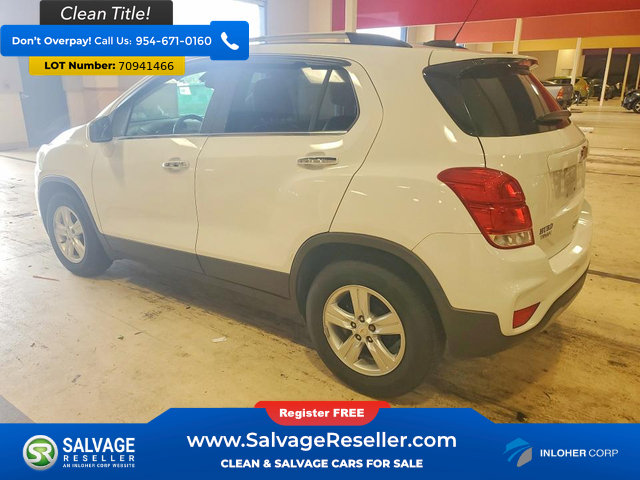 Used 2018 Chevrolet Trax LT w/ LT Convenience Package FWD image 3
