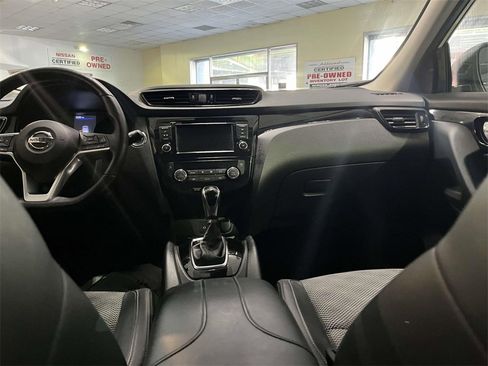 Used 2022 Nissan Rogue Sport SV w/ Technology Package image 14