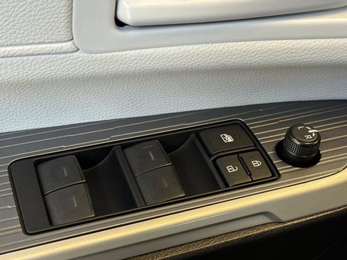 Certified 2026 Toyota Sienna LE FWD image 27