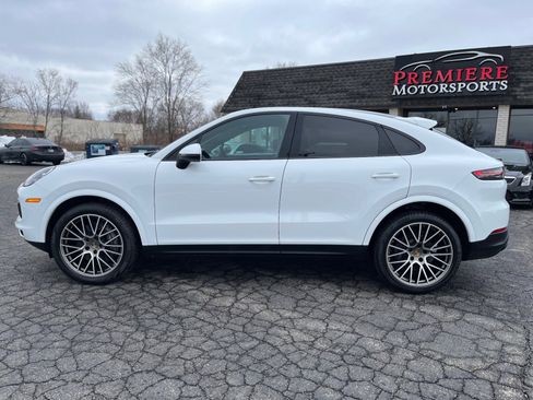 Used 2022 Porsche Cayenne Platinum Edition image 2