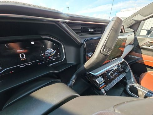 Used 2024 GMC Sierra 2500 Denali Ultimate image 20