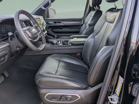 Used 2024 Jeep Wagoneer Series II w/ Flexible Seating Group RWD image 17