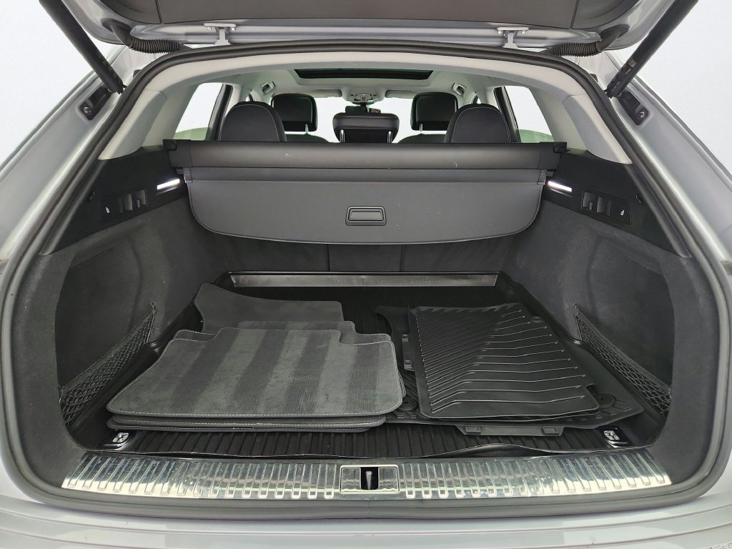 Used 2022 Audi e-tron Premium AWD/4WD image 35