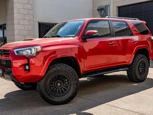 Used 2023 Toyota 4Runner TRD Off-Road Premium AWD/4WD image 3