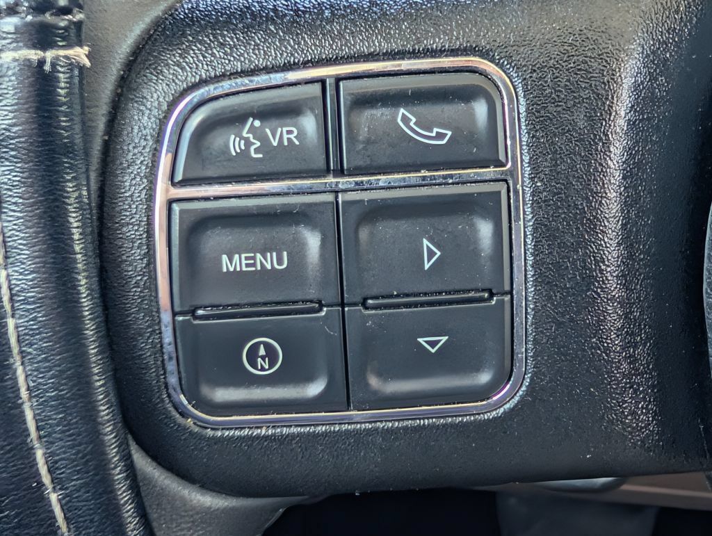 Used 2017 Jeep Wrangler Unlimited Sahara w/ Connectivity Group AWD/4WD image 10