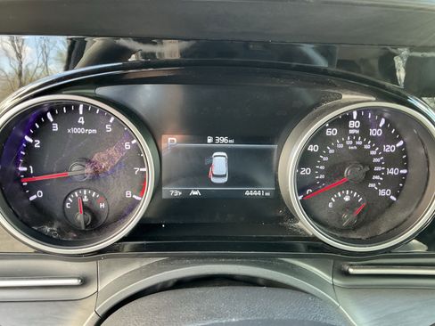 Used 2024 Kia Carnival EX FWD image 19