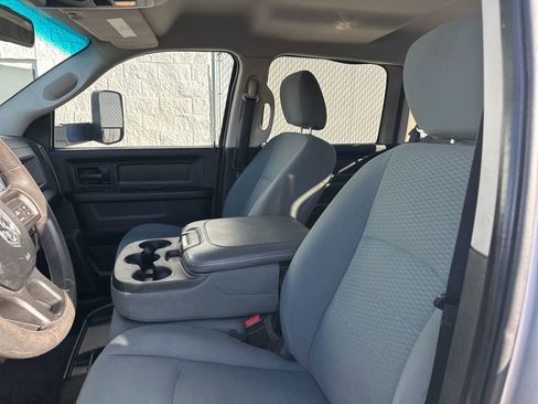 Used 2013 RAM 2500 Tradesman w/ Chrome Appearance Group image 11