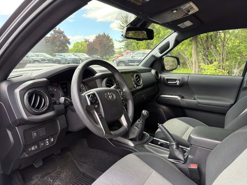 Used 2021 Toyota Tacoma TRD Sport AWD/4WD image 21