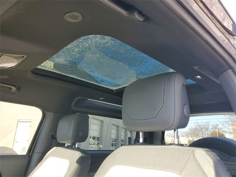 Used 2023 Land Rover Defender 90 X-Dynamic SE image 16