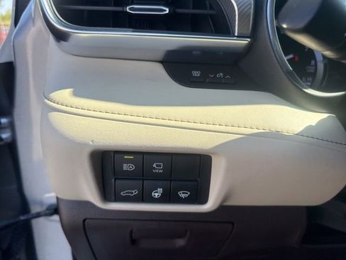 Used 2020 Toyota Highlander Platinum FWD image 27