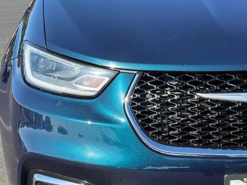Used 2022 Chrysler Pacifica Touring-L FWD image 46
