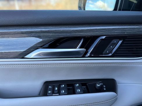 Used 2022 Jeep Wagoneer Series III w/ Flexible Seating Group AWD/4WD image 15