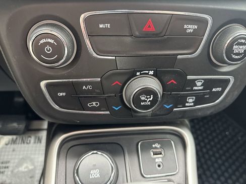 Used 2019 Jeep Compass Latitude w/ Popular Equipment Group image 18