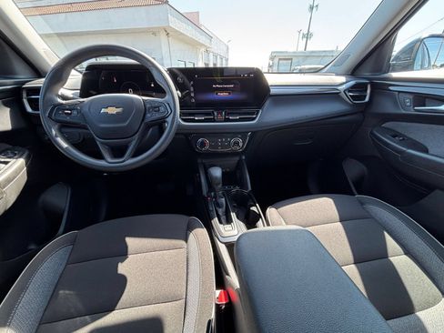 Used 2025 Chevrolet TrailBlazer LT FWD image 32