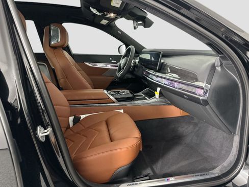 New 2025 BMW 740i xDrive w/ Executive Package image 25
