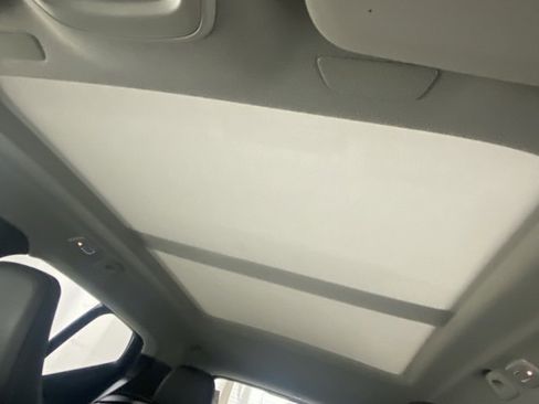 Used 2025 Volvo XC40 B5 Core image 29