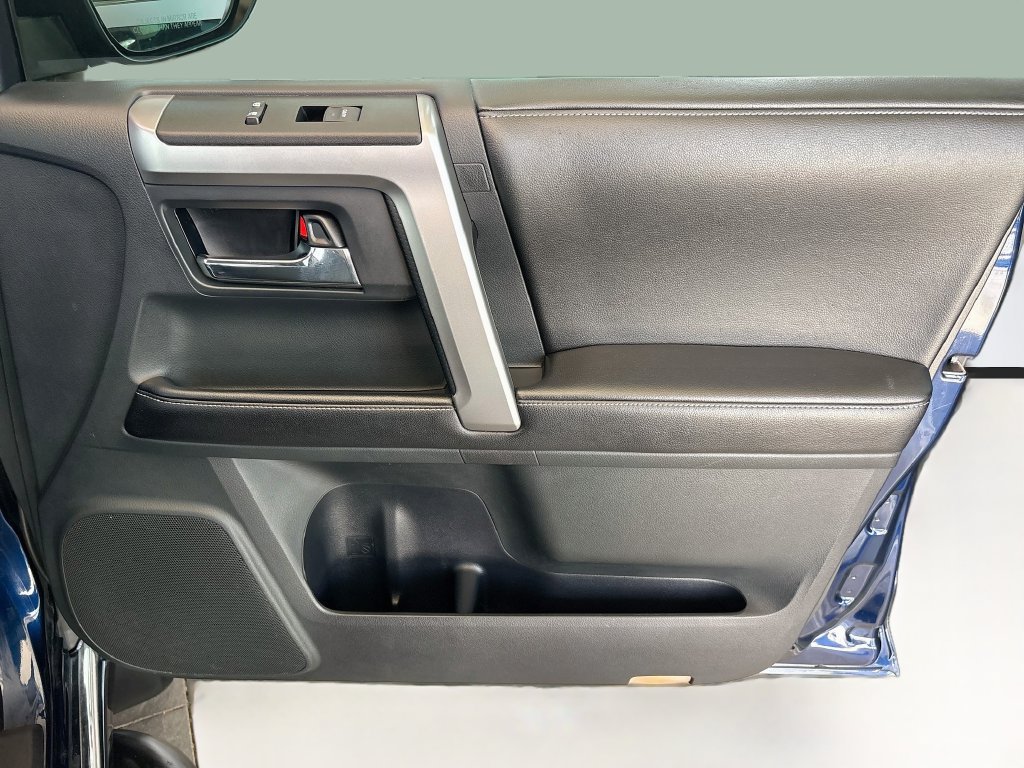 Used 2015 Toyota 4Runner Limited AWD/4WD image 25