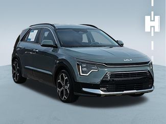 Used 2023 Kia Niro SX Touring video 1