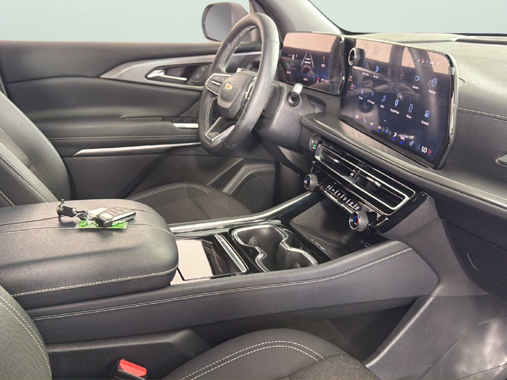 Used 2024 Chevrolet Traverse LT FWD image 36
