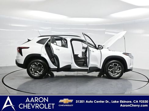 New 2026 Chevrolet Trax LT w/ Sunroof Package image 3