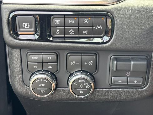 New 2026 GMC Yukon Denali w/ Denali Reserve Package AWD/4WD image 13