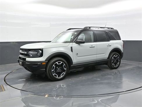 Used 2024 Ford Bronco Sport Outer Banks w/ Tech Package image 3