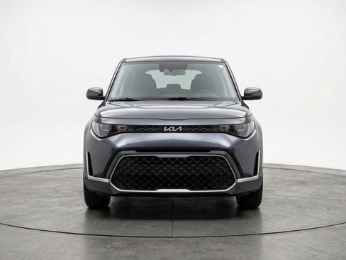 Used 2025 Kia Soul LX w/ LX Technology Package image 2