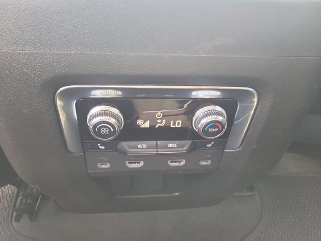 Used 2021 GMC Yukon Denali w/ Denali Ultimate Package AWD/4WD image 18