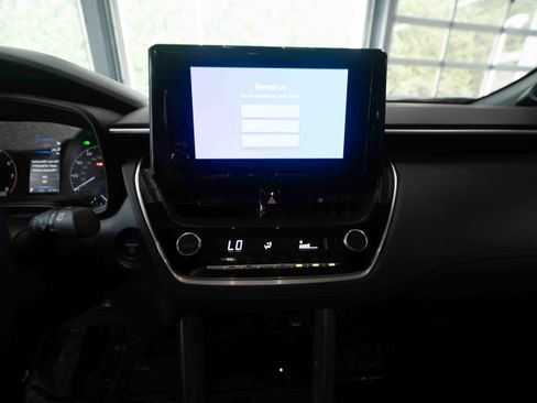Used 2025 Toyota Corolla Cross AWD Hybrid w/ Moonroof Package image 17