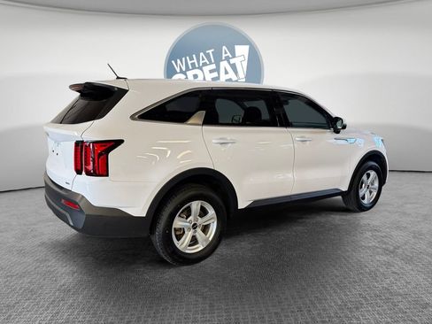 Certified 2023 Kia Sorento LX AWD/4WD image 3