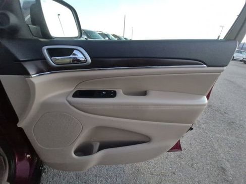 Used 2018 Jeep Grand Cherokee Limited w/ Luxury Group II image 15