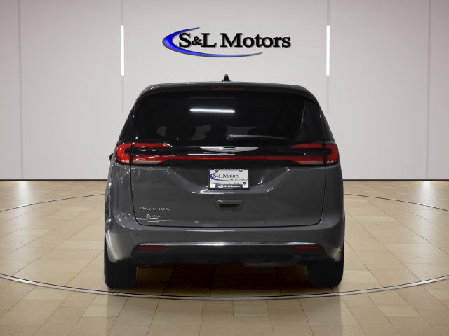 Certified 2025 Chrysler Pacifica Select FWD image 6