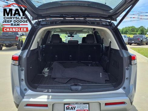 Used 2025 Nissan Pathfinder Platinum w/ Cargo Package AWD/4WD image 17