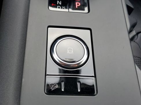 Used 2024 Land Rover Discovery Dynamic SE AWD/4WD image 34