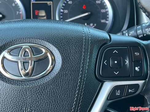 Certified 2017 Toyota Highlander Limited FWD image 24
