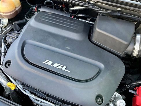 Used 2017 Chrysler Pacifica Touring-L Plus w/ Advanced Safetytec Group FWD image 31