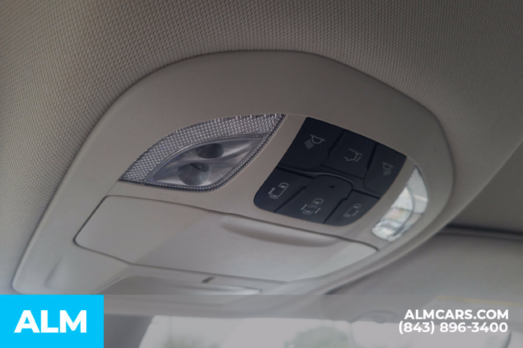 Used 2024 Chrysler Pacifica Touring-L FWD image 36